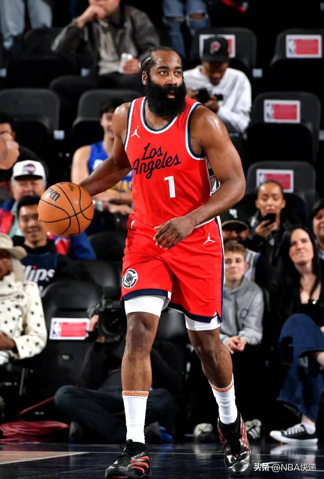 火箭赢下黄蜂:哈登砍下致胜球,火箭客场胜利 火箭赢下黄蜂:哈登砍下致胜球,火箭客场胜利