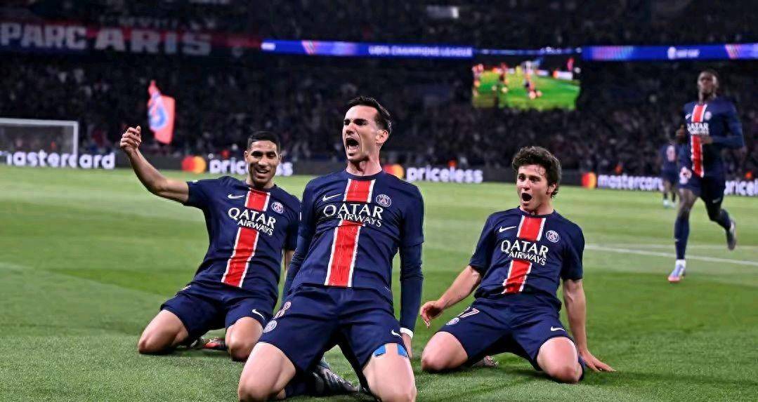 巴黎圣日耳曼大胜,锁定欧冠小组第一晋级 巴黎圣日耳曼大胜,锁定欧冠小组第一晋级