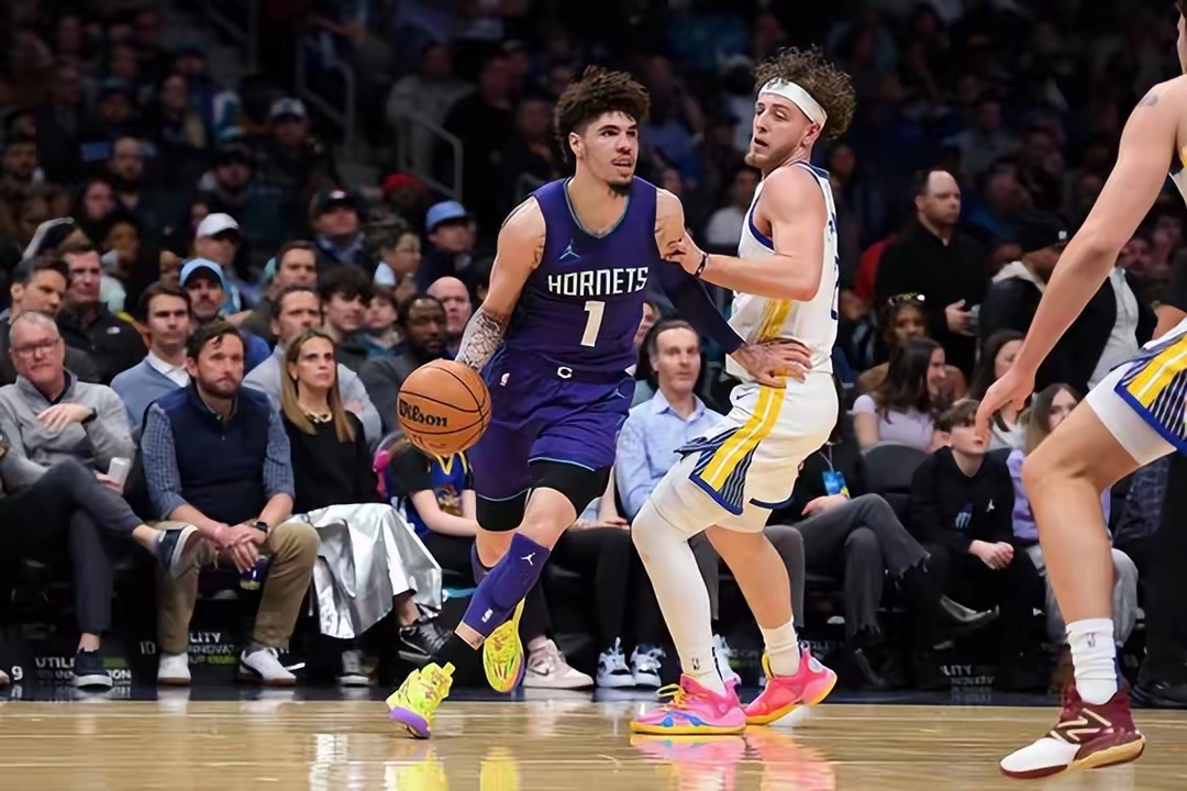 火箭鏖战黄蜂,加里纳利统治全场 火箭鏖战黄蜂,加里纳利统治全场