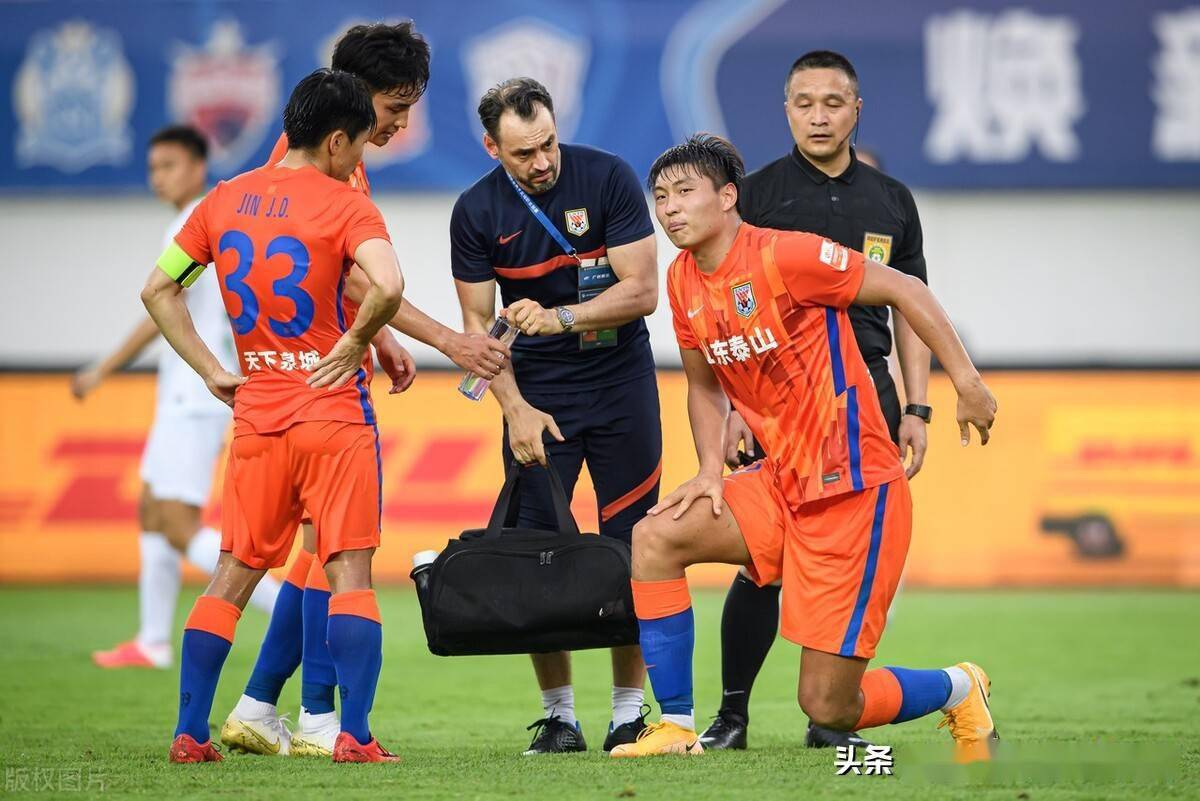 乐鱼-青岛队碾压江苏队，浓眉哥关键制胜